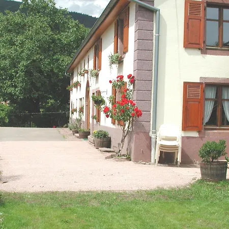 Sur Le Mont アパート